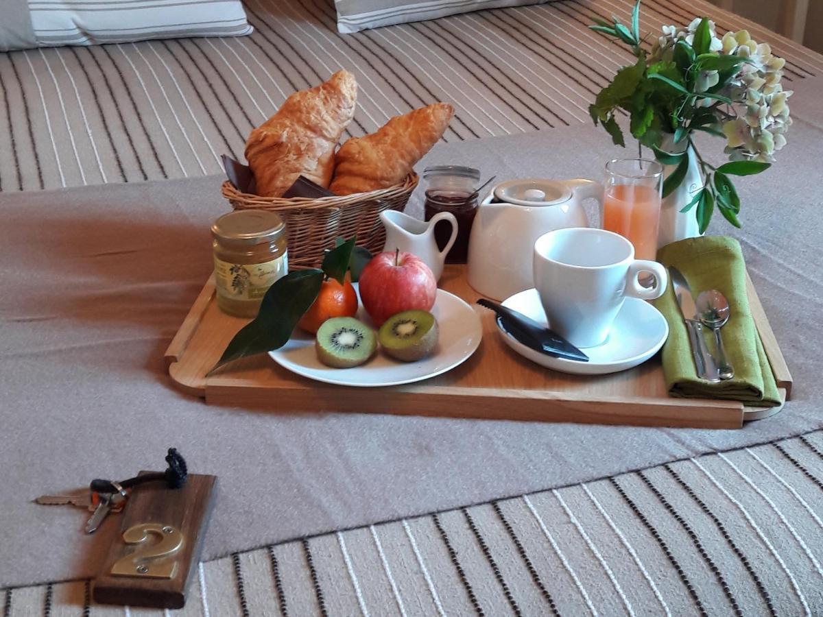 Logis Hotel Restaurant La Barguillere Saint-Pierre-de-Rivière Eksteriør billede