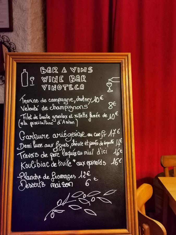 Logis Hotel Restaurant La Barguillere Saint-Pierre-de-Rivière Eksteriør billede