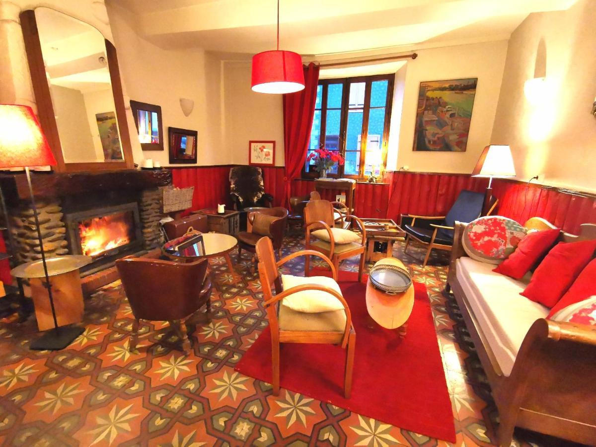 Logis Hotel Restaurant La Barguillere Saint-Pierre-de-Rivière Eksteriør billede