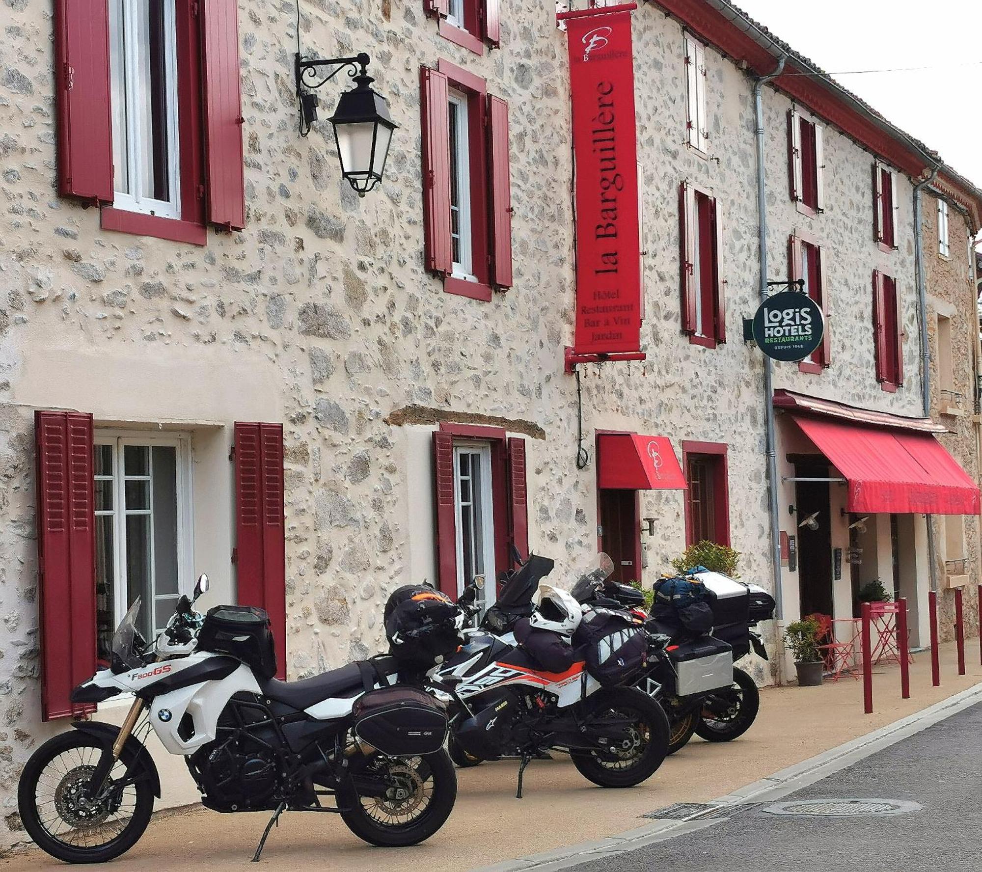 Logis Hotel Restaurant La Barguillere Saint-Pierre-de-Rivière Eksteriør billede