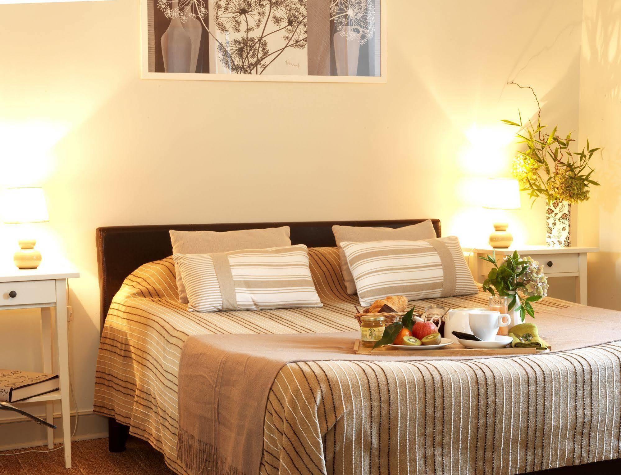 Logis Hotel Restaurant La Barguillere Saint-Pierre-de-Rivière Eksteriør billede