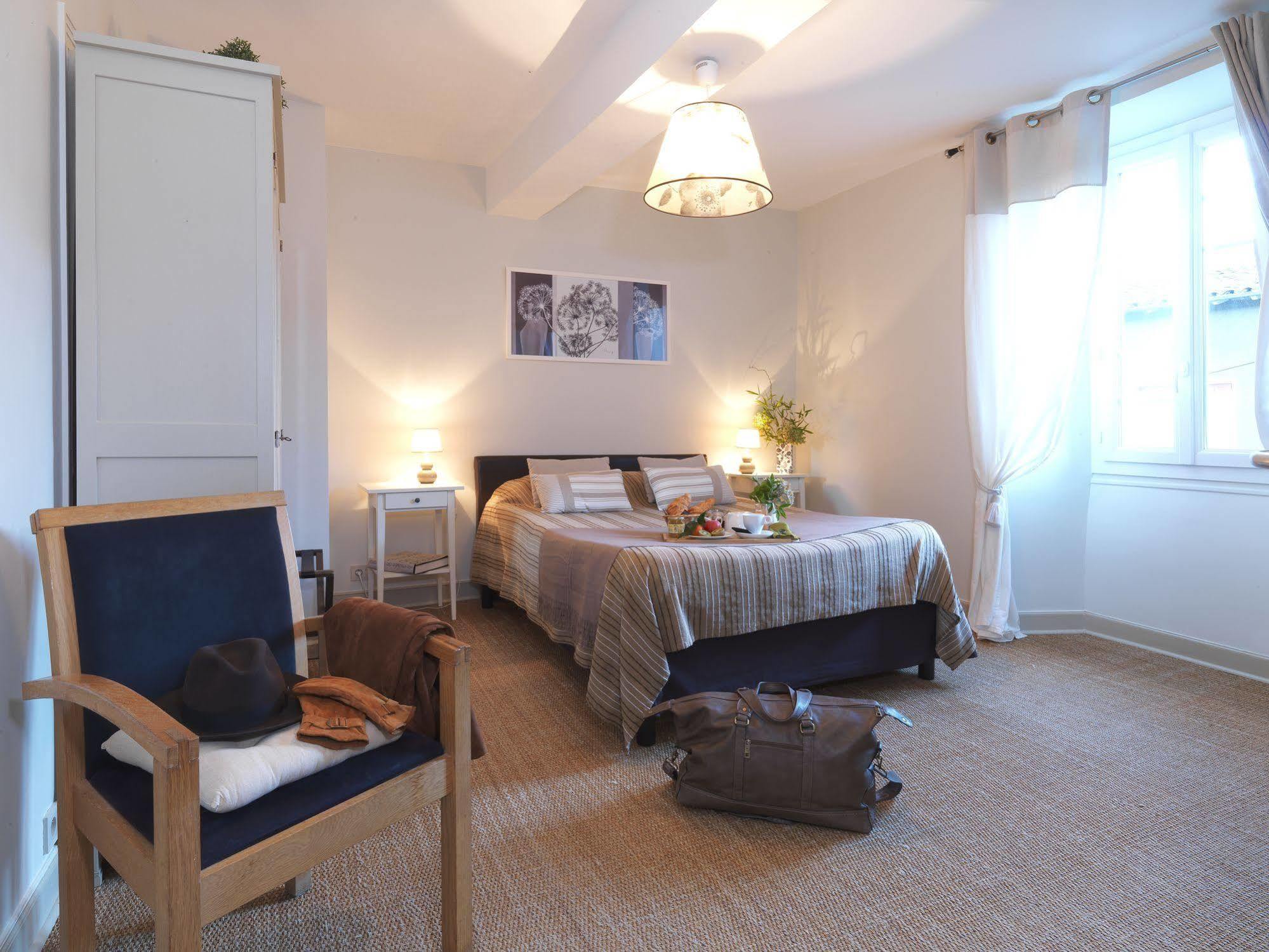 Logis Hotel Restaurant La Barguillere Saint-Pierre-de-Rivière Eksteriør billede