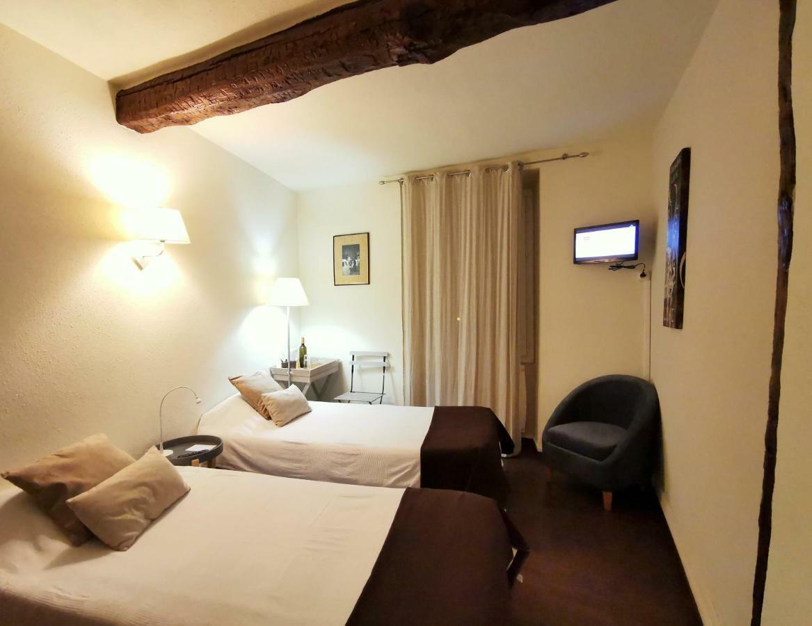 Logis Hotel Restaurant La Barguillere Saint-Pierre-de-Rivière Eksteriør billede