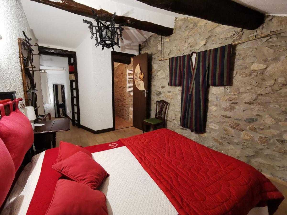 Logis Hotel Restaurant La Barguillere Saint-Pierre-de-Rivière Eksteriør billede